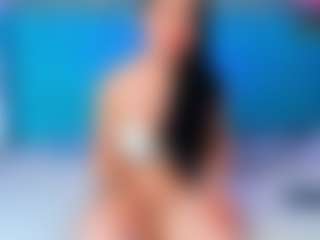 ParisRoa MILF webcam performer live streaming