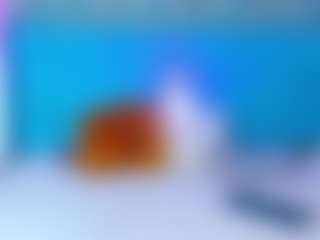 ParisRoa MILF webcam performer live streaming
