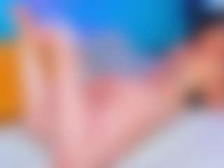 ParisRoa MILF webcam performer live streaming