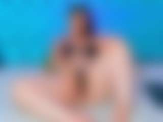 ParisRoa MILF webcam performer live streaming