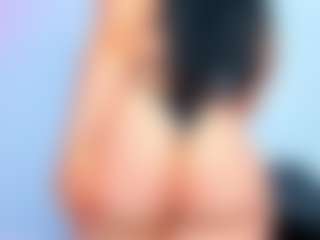 ParisRoa MILF webcam performer live streaming