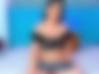 ParisRoa MILF webcam performer live streaming