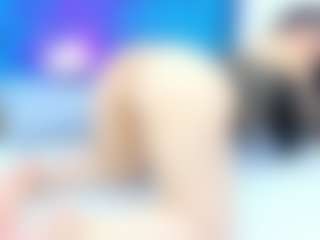 ParisRoa MILF webcam performer live streaming