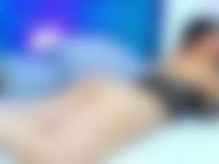ParisRoa MILF webcam performer live streaming