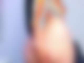 ParisRoa MILF webcam performer live streaming