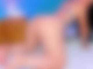 ParisRoa MILF webcam performer live streaming