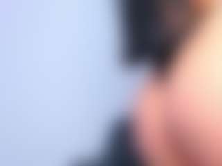 Live cam show with ParisRoa - Moaning on Camming Site