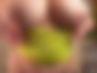 Live cam show with Vikky_Love - Tongue on Camsoda