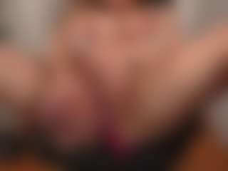 Live cam show with Vikky_Love - Tongue on SquirtSoMuch