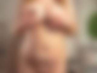Live cam show with Vikky_Love - Gorgeous on Dolls Live