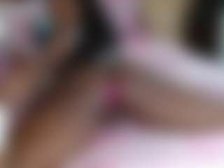 Live cam show with Exotic Smiles - Bedroom Teen (18+) on makecum.org