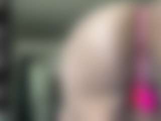 Live cam show with cocaNutt - Strip on ObeyMaria