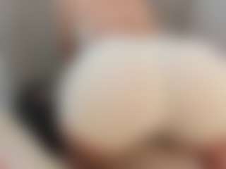 Live cam show with miiamadison - Petite on AdultVida.com