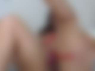 Live cam show with Lia L - Tease Toys on Camming Site