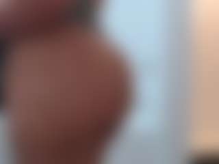 Lia L's Live Sex Cam Show
