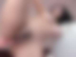 Live cam show with emma-white001 - Young Adult on AdultVida.com