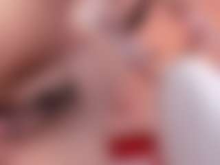 emma-white001's Live Sex Cam Show