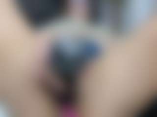 emma-white001's Live Sex Cam Show