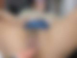 emma-white001's Live Sex Cam Show