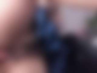 emma-white001's Live Sex Cam Show