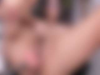 emma-white001's Live Sex Cam Show