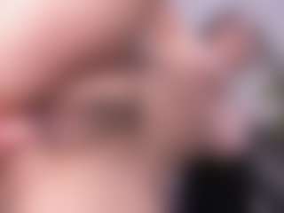 emma-white001's Live Sex Cam Show