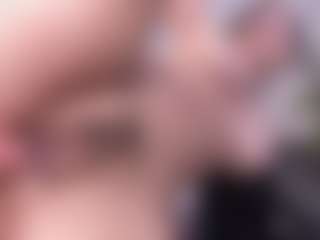emma-white001's Live Sex Cam Show