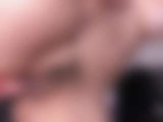 emma-white001's Live Sex Cam Show