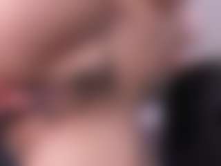 emma-white001's Live Sex Cam Show