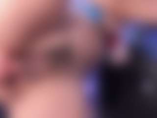 emma-white001's Live Sex Cam Show