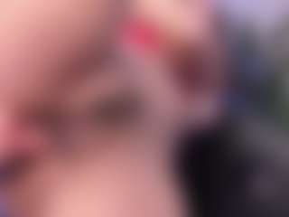emma-white001's Live Sex Cam Show