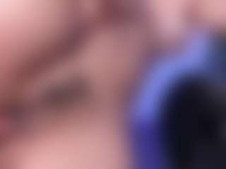 emma-white001's Live Sex Cam Show