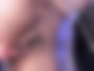 emma-white001's Live Sex Cam Show