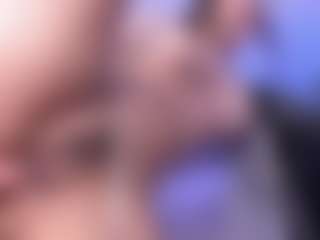 emma-white001's Live Sex Cam Show