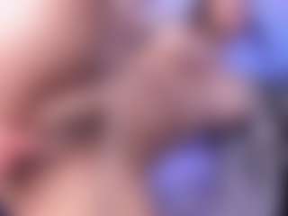 emma-white001's Live Sex Cam Show