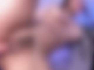 emma-white001's Live Sex Cam Show