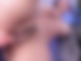 emma-white001's Live Sex Cam Show