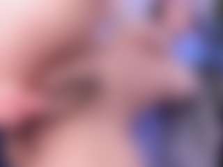 emma-white001's Live Sex Cam Show