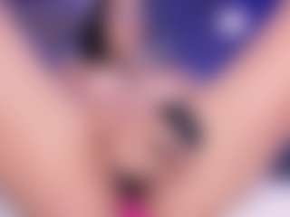 emma-white001's Live Sex Cam Show