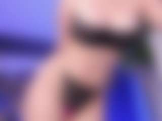 emma-white001's Live Sex Cam Show