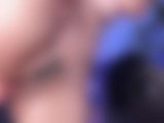 emma-white001's Live Sex Cam Show