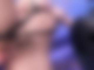 emma-white001's Live Sex Cam Show