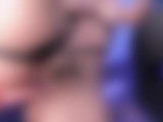 emma-white001's Live Sex Cam Show