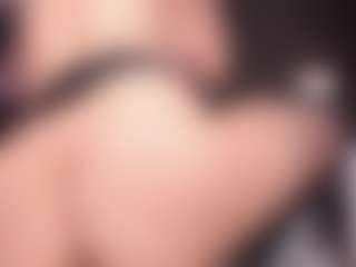 emma-white001's Live Sex Cam Show