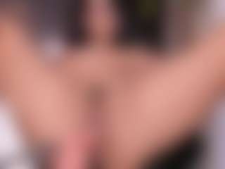 emma-white001's Live Sex Cam Show
