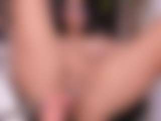 emma-white001's Live Sex Cam Show