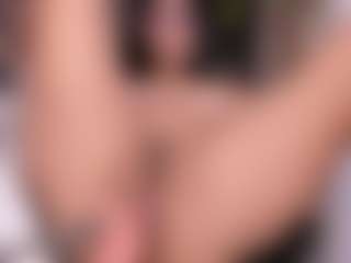 emma-white001's Live Sex Cam Show