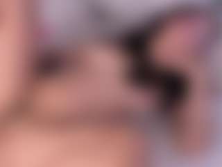 emma-white001's Live Sex Cam Show
