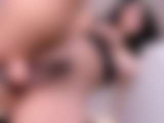 emma-white001's Live Sex Cam Show
