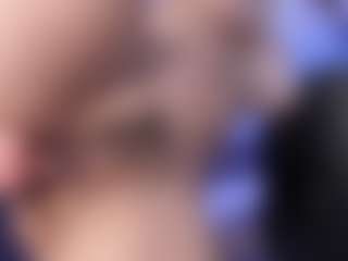 emma-white001's Live Sex Cam Show